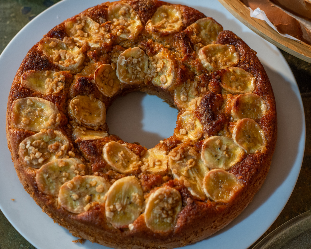 Gostoso & nutritivo: aprenda a fazer bolo de banana integral - Famintas